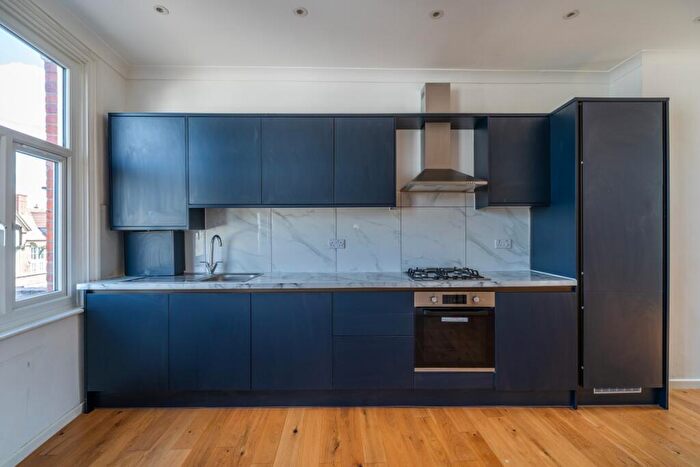 2 Bedroom Apartment To Rent In Cavendish Road London, SW12