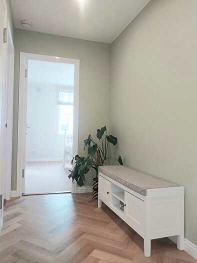 2 Bedroom Flat To Rent In Huntingdon Place, Edinburgh, EH7