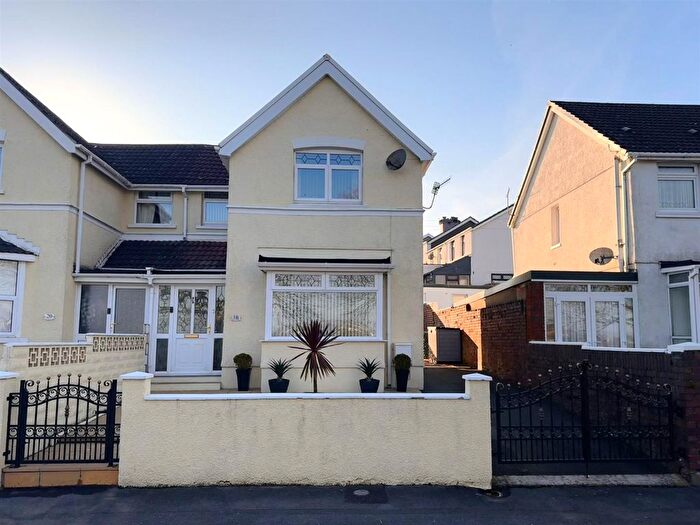 3 Bedroom Semi Detached House For Sale In Queen Marys Walk, Llanelli, SA15