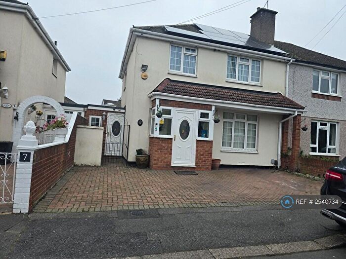 3 Bedroom Semi Detached House To Rent In West Point, Slough, SL1