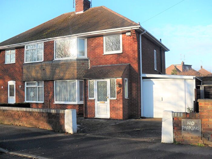 3 Bedroom Semi Detached House To Rent In Austin Road, Luton, Bedfordshire, LU3