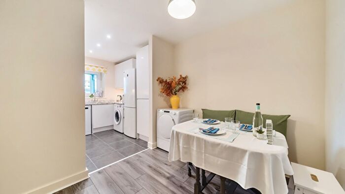 2 Bedroom Flat For Sale In Old Trafford, Manchester, M15