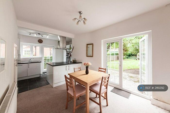 3 Bedroom Semi-Detached House To Rent In Roe Lane, London, NW9