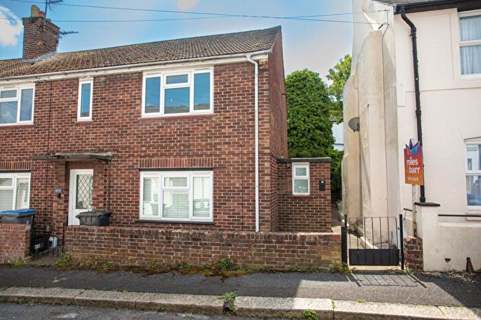 2 Bedroom Flat For Sale In Dickson Road, Dover, Kent, CT17