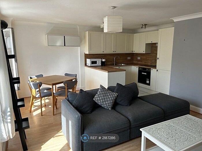 1 Bedroom Flat To Rent In Kings And Queens Wharf, London, Greater London, United Kingdom, SE16