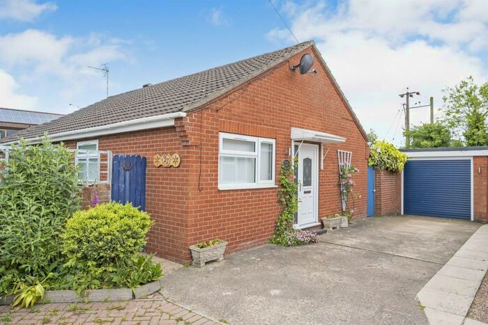 2 Bedroom Detached Bungalow For Sale In Holm Road, Westwoodside, Doncaster, DN9