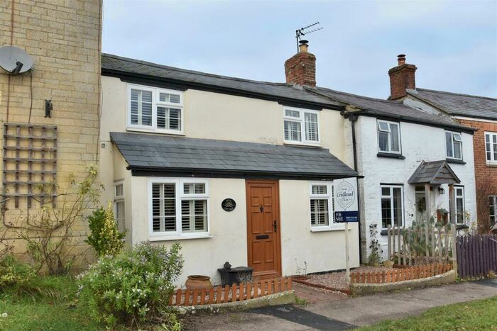 2 Bedroom Cottage For Sale In Enstone Road, Middle Barton, OX7