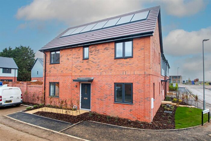 3 Bedroom Semi-Detached House To Rent In One Month Free Rent - Whitehouse, Milton Keynes, MK8