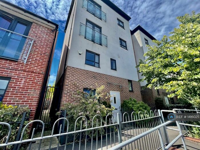 3 Bedroom Maisonette To Rent In Great Clowes Street, Salford, M7