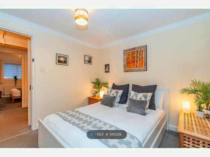 2 Bedroom Flat To Rent In East Parkside, Edinburgh, EH16