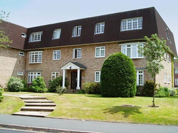 1 Bedroom Flat To Rent In Langley Walk, Woking, GU22