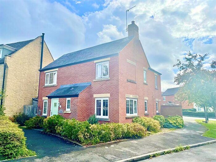 4 Bedroom Detached House For Sale In Stardust Crescent, Swindon, SN25