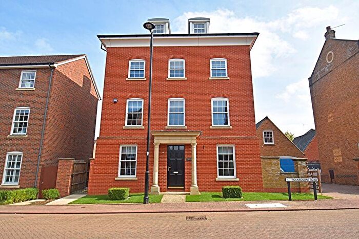 6 Bedroom Detached House To Rent In Rockbourne Road, Hook, RG27