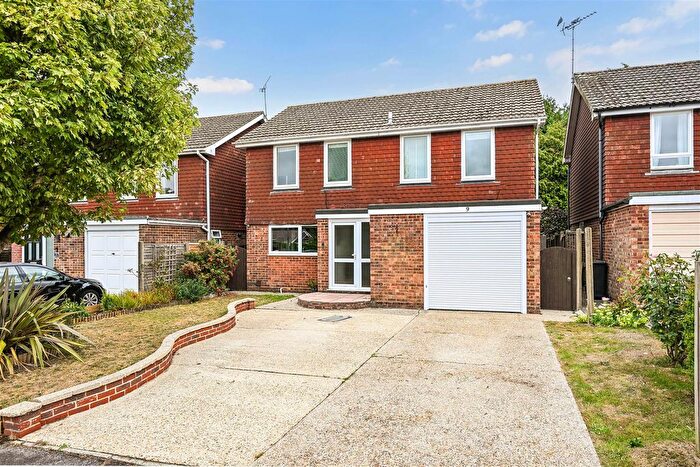 4 Bedroom Detached House For Sale In Westbrooke Close, Horndean, PO8