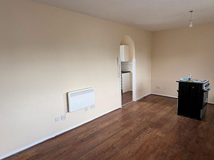 2 Bedroom Flat To Rent In Frobisher Road, Erith, DA8