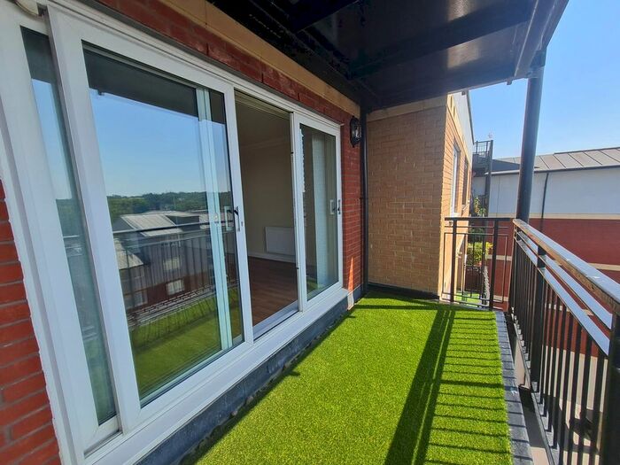 2 Bedroom Flat To Rent In Penn Place, Northway, Rickmansworth, WD3