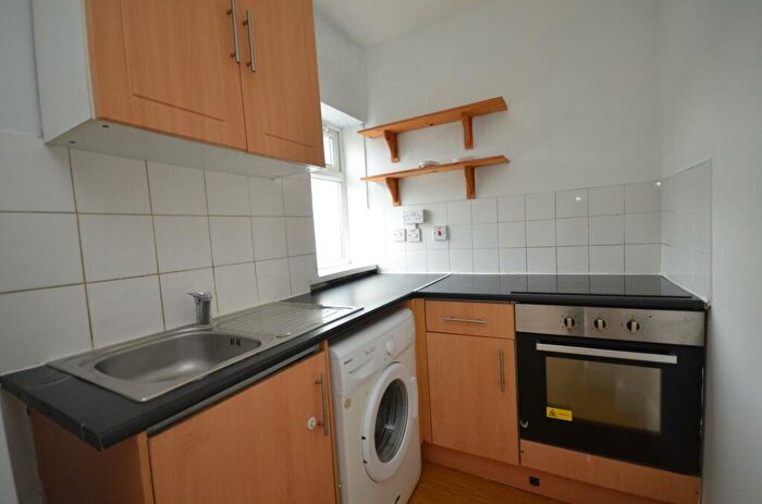 2 Bedroom Flat To Rent In Woodcote Road, Wallington, SM6