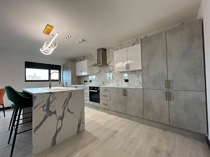 2 Bedroom Flat To Rent In Chalon Way West, St Helens, WA10
