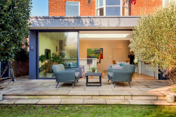 5 Bedroom Semi-Detached House To Rent In Pembroke Avenue, Hove, BN3