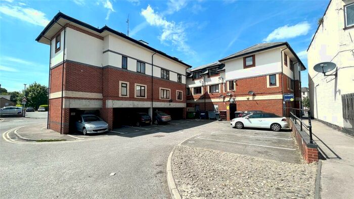 2 Bedroom Apartment To Rent In Granby Court, Reading, Berkshire, RG1