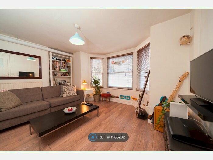 1 Bedroom Flat To Rent In Hadyn Park Road, London, W12