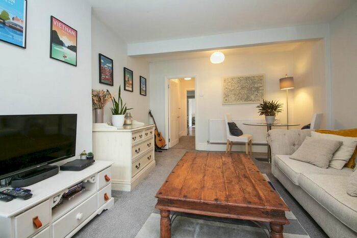 2 Bedroom Flat To Rent In Garratt Lane, London, SW17