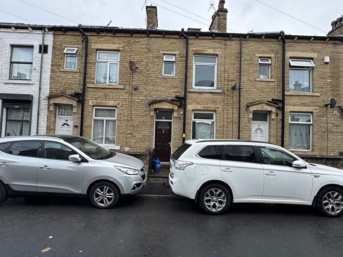 3 Bedroom Terraced House To Rent In Parkside Road, Bradford, West Yorkshire, BD5