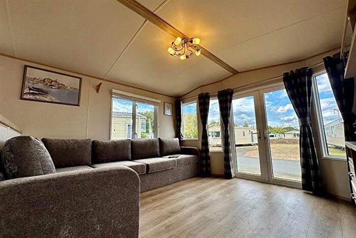 2 Bedroom Mobile/park Home For Sale In Sleaford Road, Tattershall, Lincoln, LN4