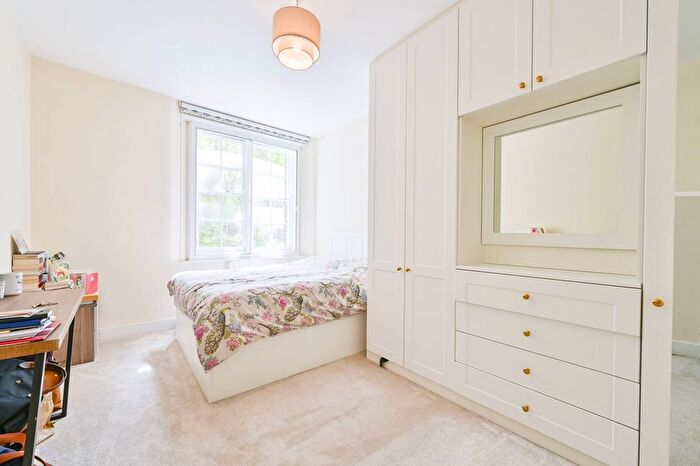 2 Bedroom Flat To Rent In Queen Alexandra Mansions, Bloomsbury, London, WC1H