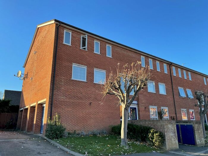 2 Bedroom Property To Rent In Mikern Close, Bletchley, Milton Keynes, Buckinghamshire., MK2