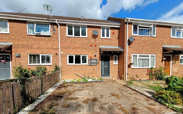 4 Bedroom Terraced House For Sale In Queens Road, Carterton, Oxfordshire, OX18