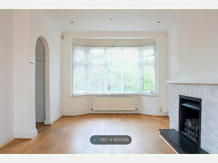 3 Bedroom End Of Terrace House To Rent In Cardinal Avenue, Kingston Upon Thames, KT2