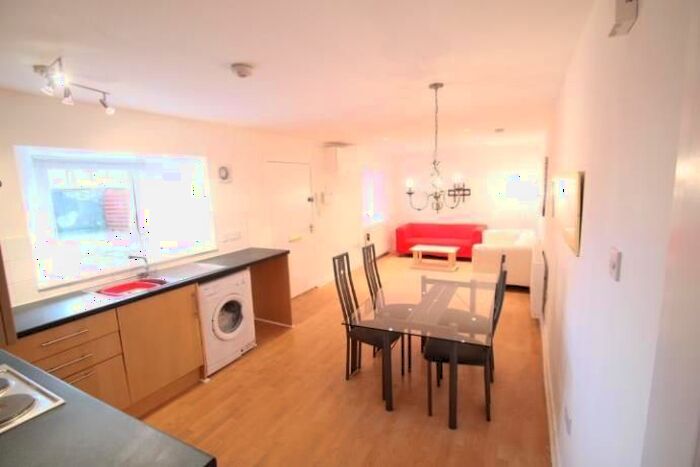 2 Bedroom Flat To Rent In Ann Street, Dundee, DD3