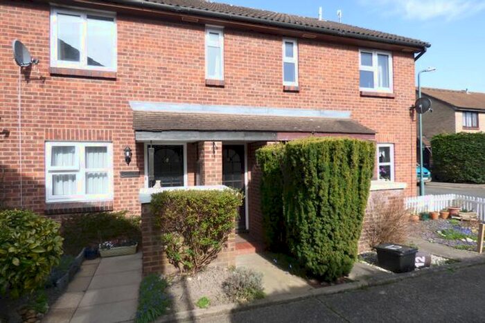 1 Bedroom Flat To Rent In Hellyer Way, Bourne End, SL8