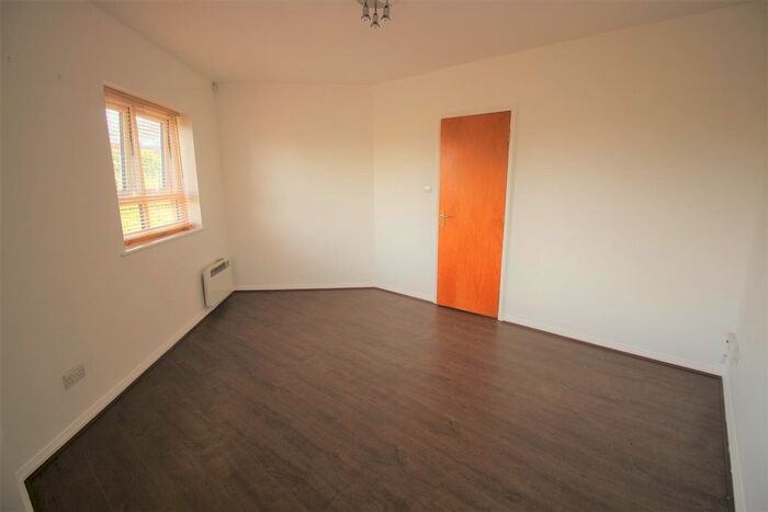 2 Bedroom Flat To Rent In Princes Gardens, City Centre, L3