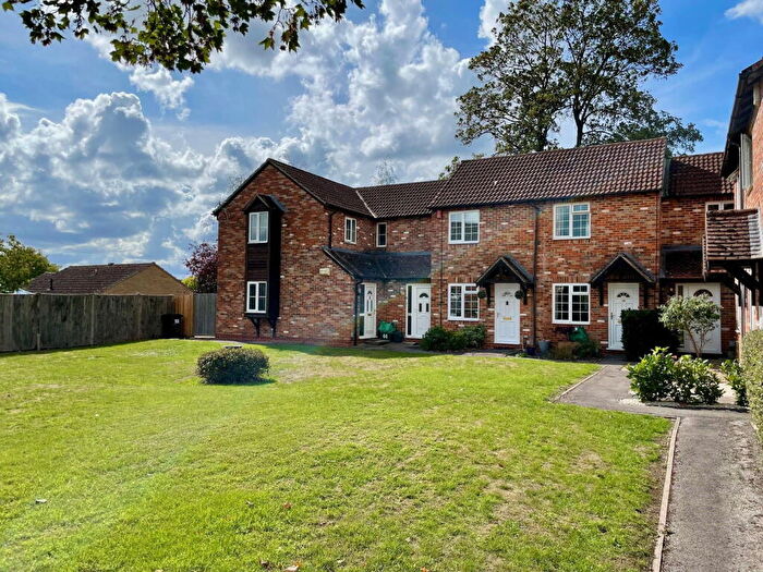 2 Bedroom Apartment To Rent In Nideggen Close, Thatcham, RG19