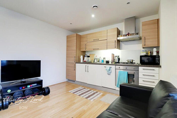 1 Bedroom Apartment To Rent In Burdett Road, London, E3