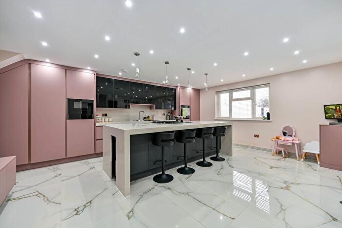 5 Bedroom End Of Terrace House For Sale In Humber Way, Langley, Slough, SL3