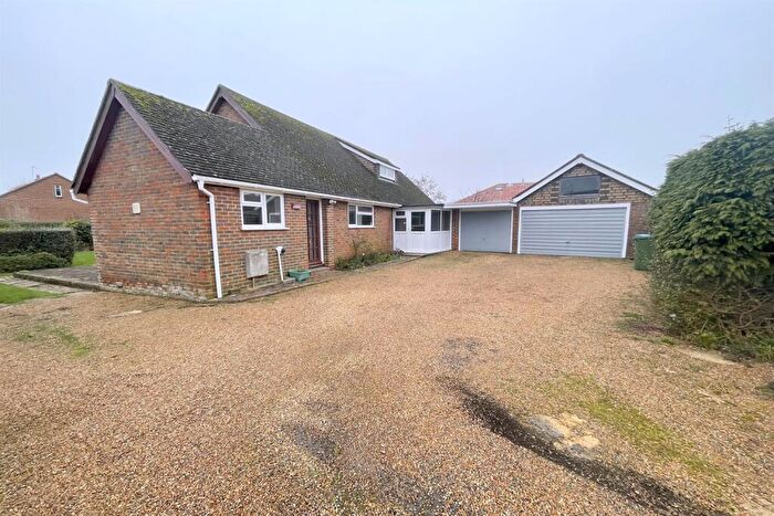 4 Bedroom House To Rent In North Way, BN25