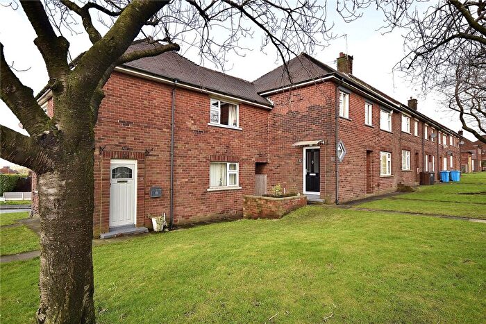 2 Bedroom Apartment For Sale In Heyside, Royton, Oldham, Greater Manchester, OL2