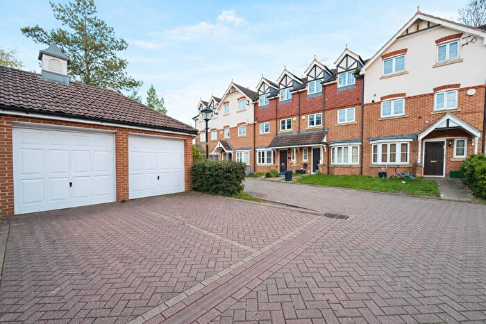 4 Bedroom Town House For Sale In Healy Drive, Orpington, BR6