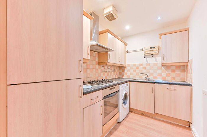 2 Bedroom Flat To Rent In The Avenue, , Wembley, HA9