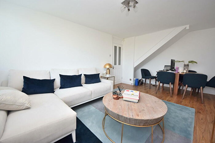 2 Bedroom Apartment To Rent In Long Green, Grange Hill, IG7