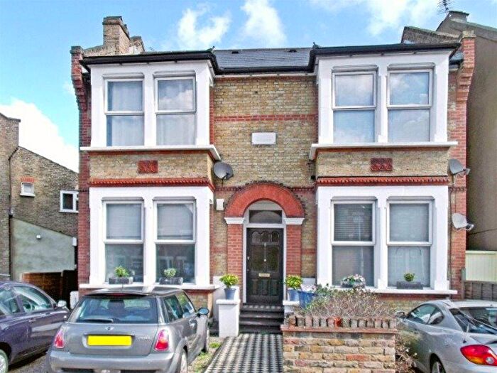 2 Bedroom Flat To Rent In Wanstead, London, -, E11
