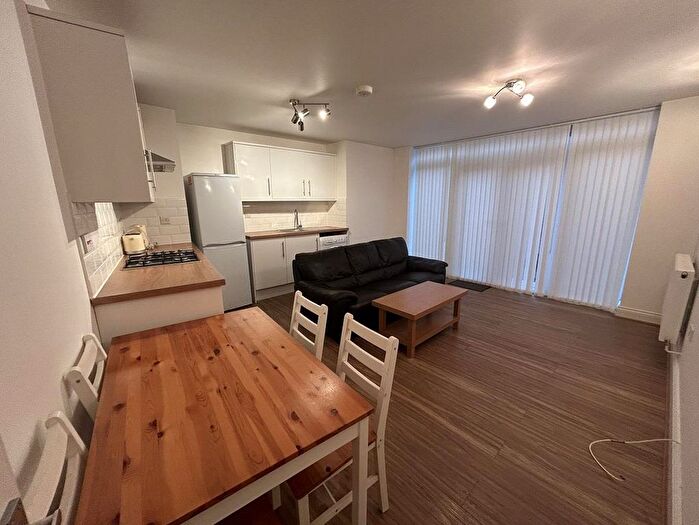 2 Bedroom Flat To Rent In Balmoral Road, Gillingham, Kent, ME7