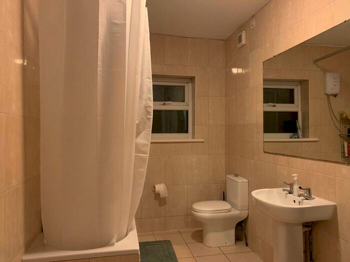 5 Bedroom House To Rent In Bellevue Terrace, Central, SO14