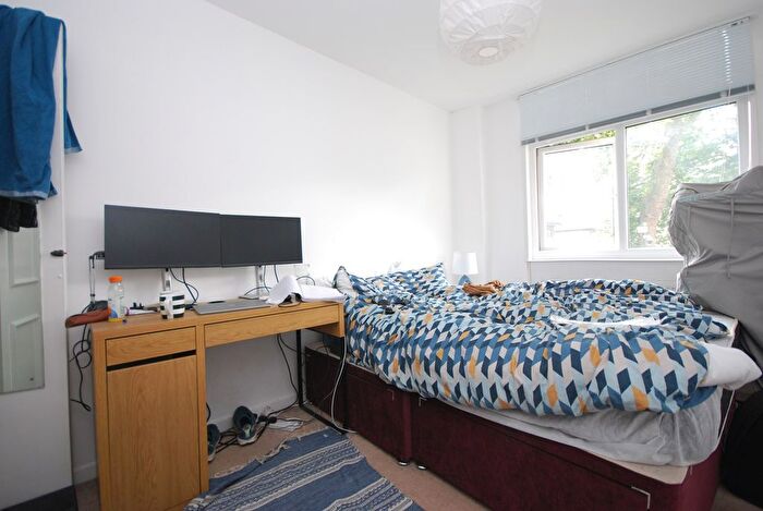 4 Bedroom Property To Rent In Cedars Road, London, SW4