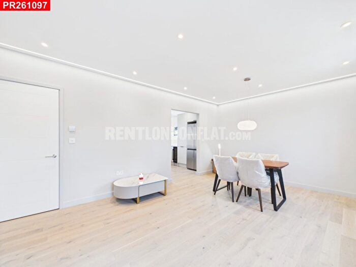 3 Bedroom Flat To Rent In Clifden Road, London, E5