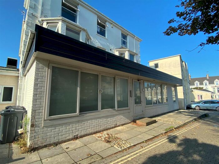 1 Bedroom Flat To Rent In Station Court, Newquay, Cornwall, TR7