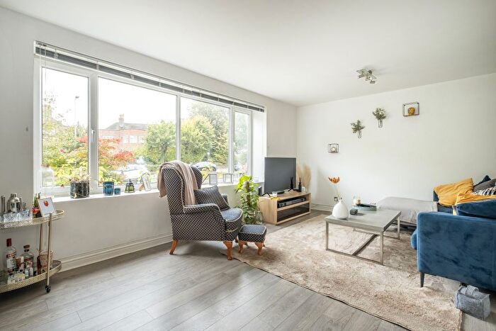 2 Bedroom Flat To Rent In St. Marks Hill, Surbiton, KT6